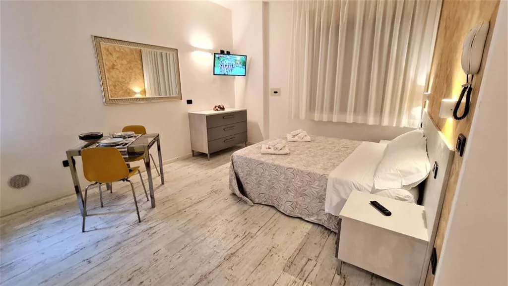 Studio Apartment with One Double Bed  - Ground Floor (2 adults) — Residence Millennium