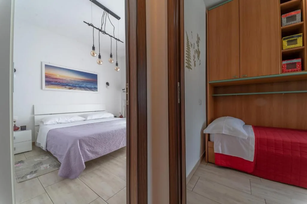 VIOLA CON SERVIZIO SPIAGGIA – LIDO ADRIANO
