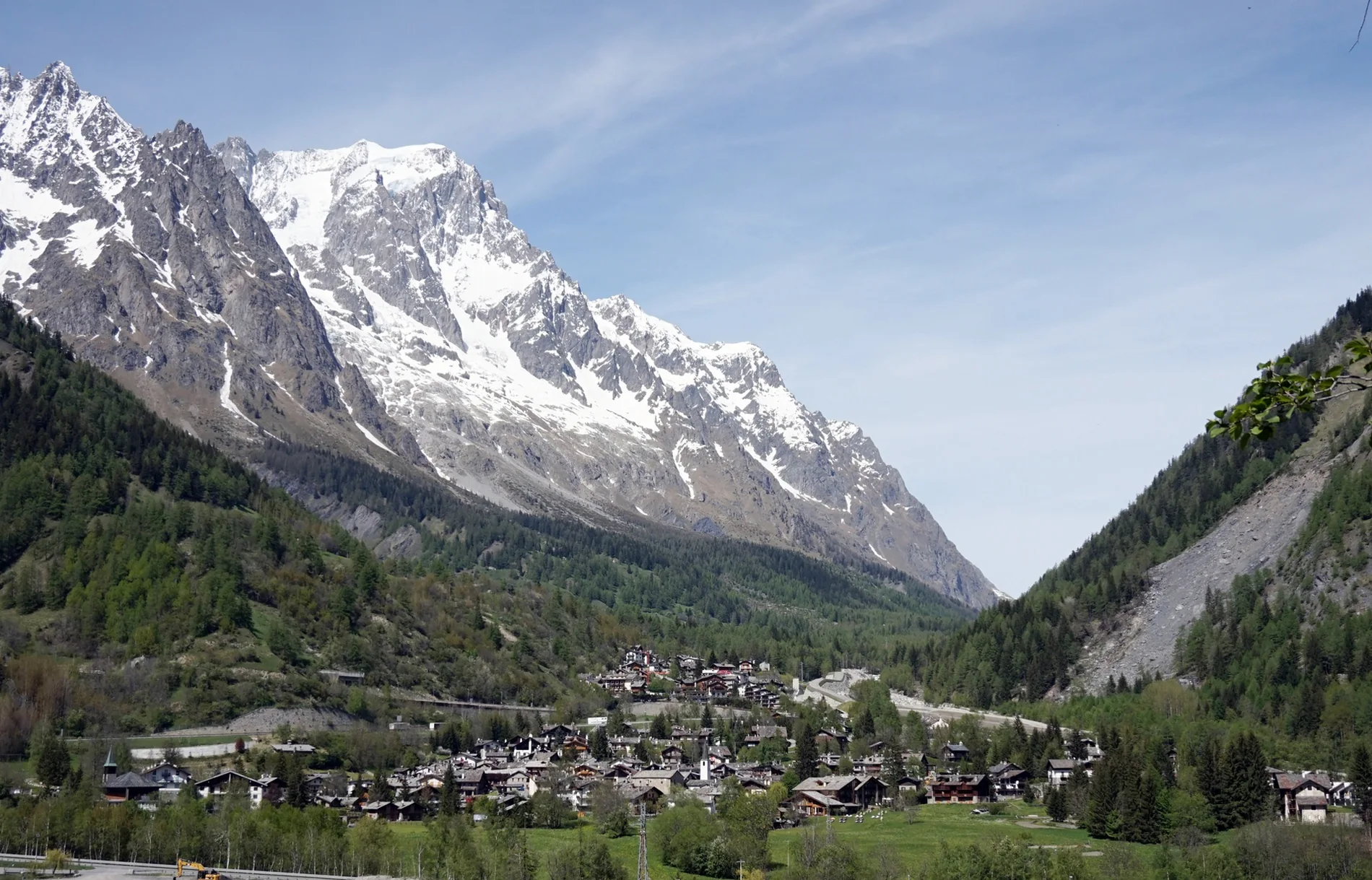 La frazione di Entrèves a Courmayeur ai piedi del Monte Bianco