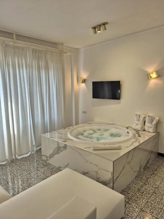 Eveline 2 – Piscina Privata o Jacuzzi