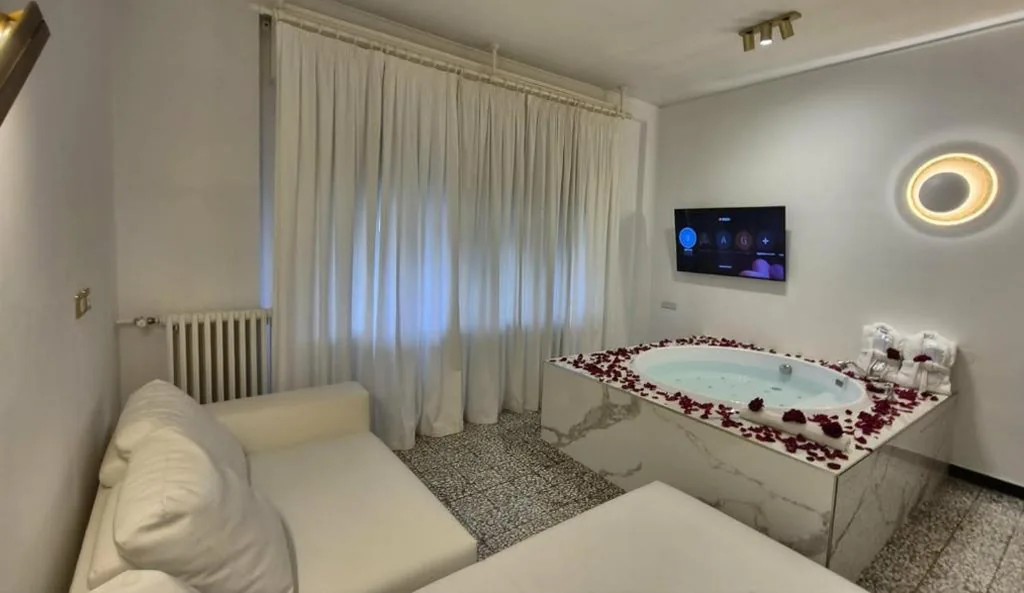 Eveline 2 – Piscina Privata o Jacuzzi — foto 7