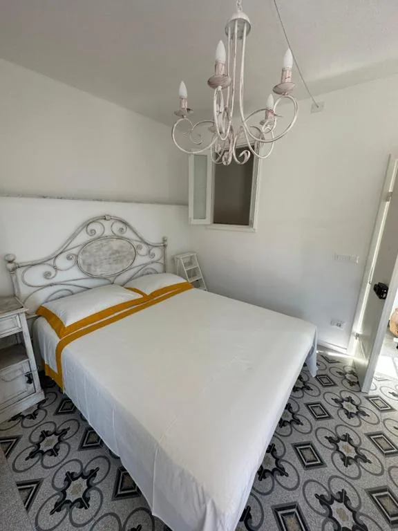 Fabulous yellow room with terrace and sea view Mottino23
