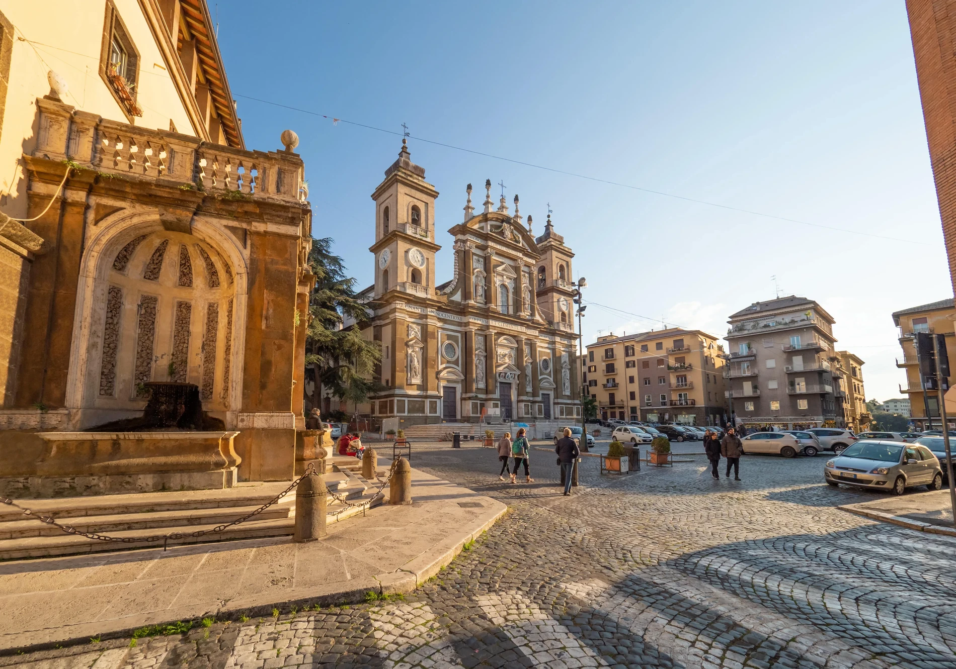 Frascati sui Colli Albani con le ville tuscolane e la vista su Roma