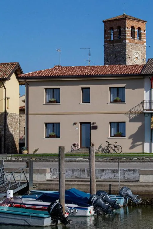 Ae masanete in Via Venezia, nel borgo di Marano Lagunare
