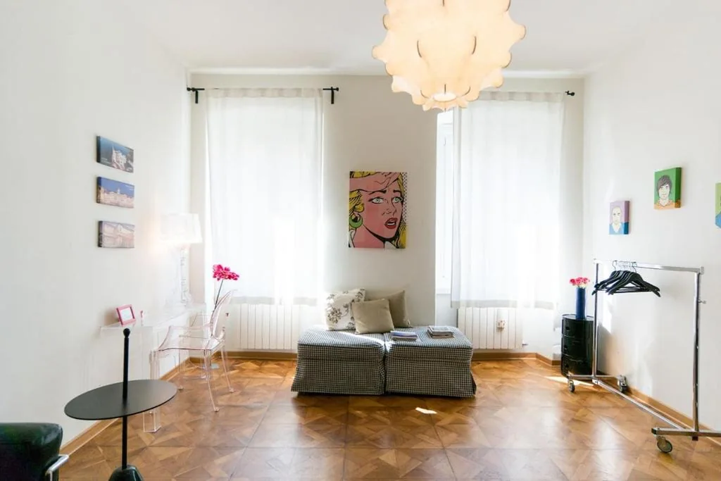 Alla Scalinata del Teatro Rossetti in viale XX Settembre parcheggio