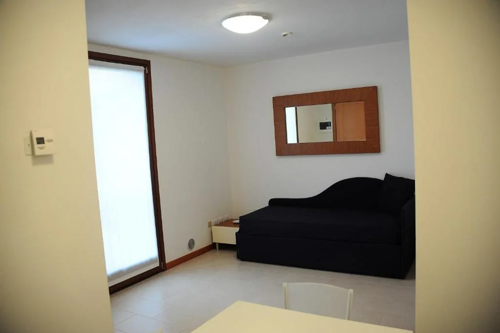 Ampia Camera Matrimoniale/Doppia con Letti Singoli — Suite Maria Residence