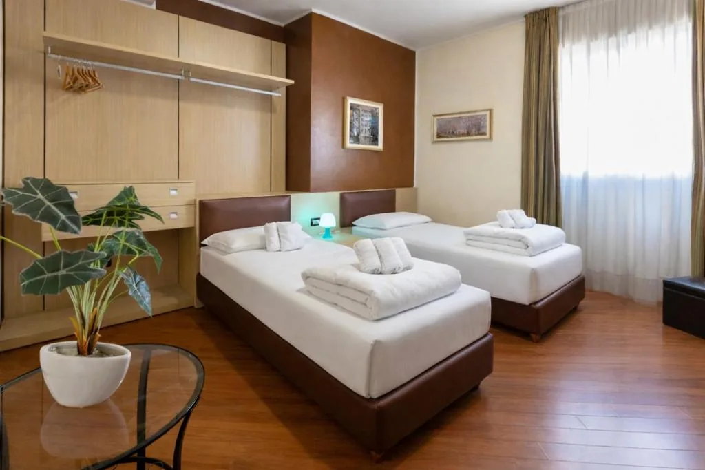 Ampia Camera Matrimoniale — New Hotel Dulcinea