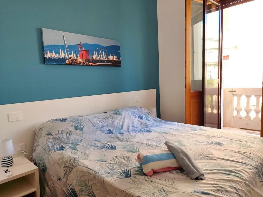 Appartamento con 2 Camere da Letto e Balcone — Triestecenter Rooms & Apartments – Colori di Trieste