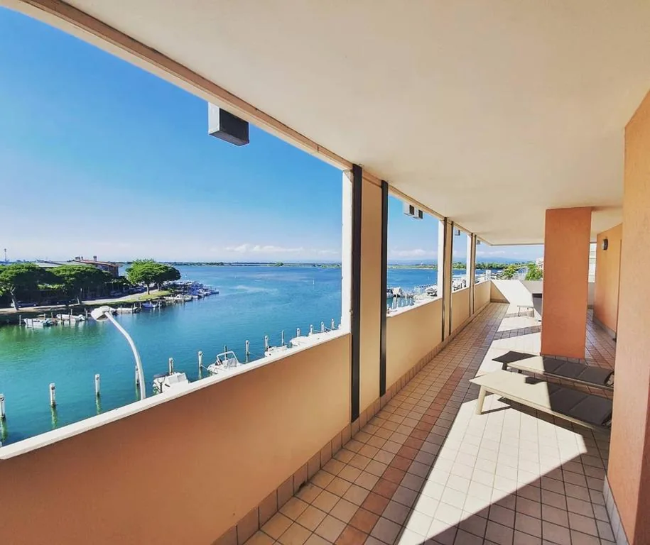 Appartamento con 2 Camere da Letto e Vista Laguna Frontale — Aparthotel Capitol