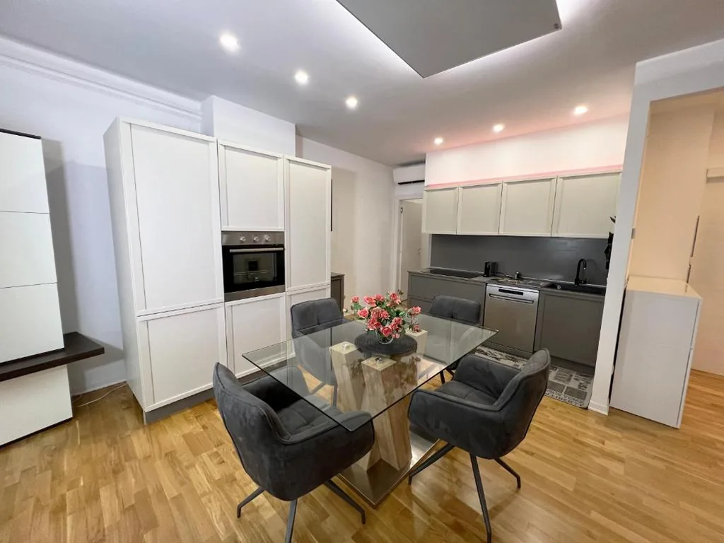 Apartment with 2 Bedrooms — Trieste 411 – Rooms & Apartments