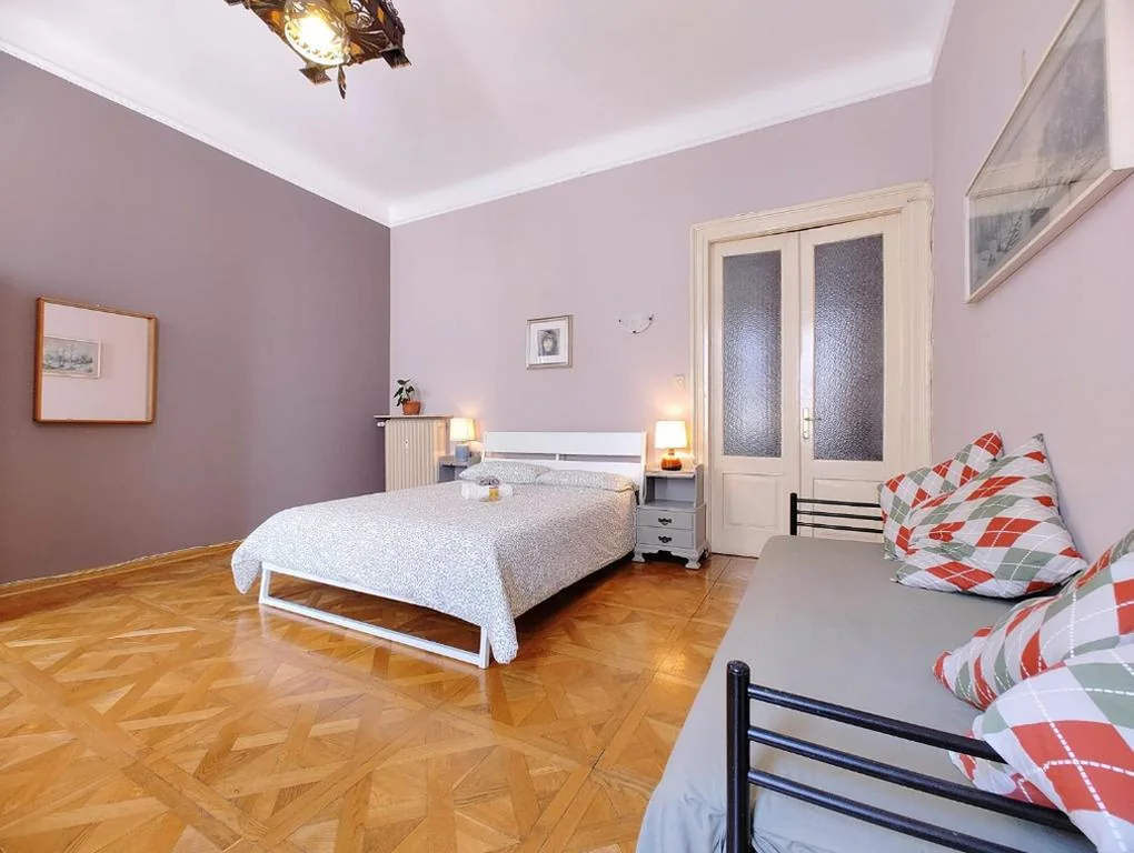 B7 Hostal