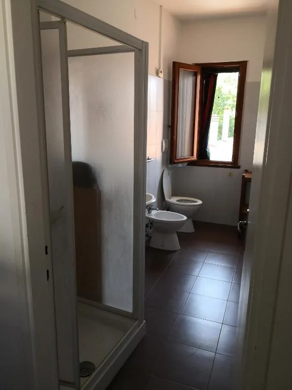 Camera Budget Doppia con Letti Singoli — Trattoria Bar Oasi