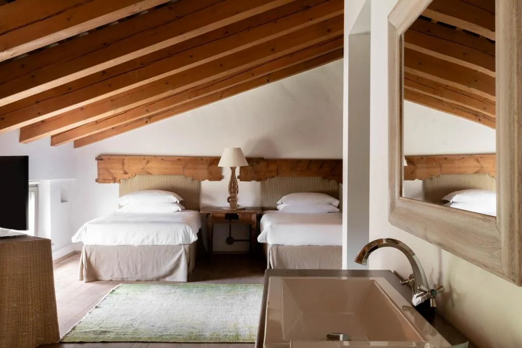 Room with 2 Queen-Size Beds — Castello di Buttrio