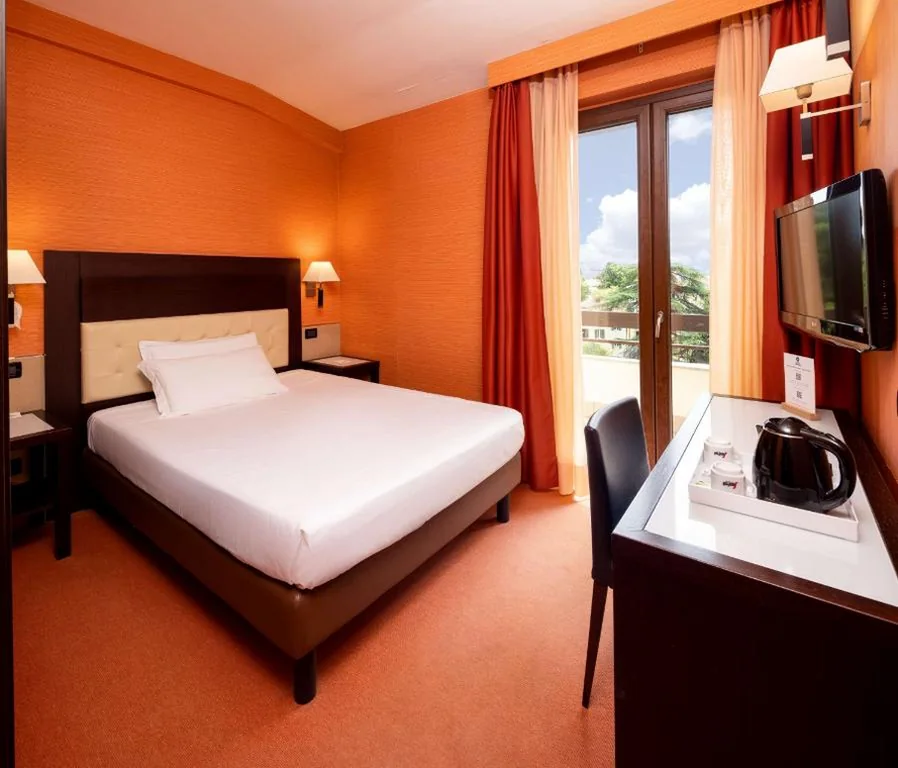 Camera con Letto Matrimoniale alla Francese — Best Western Gorizia Palace