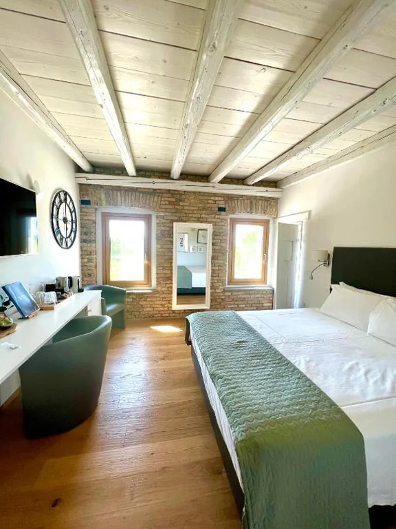 Camera Deluxe (2 Adulti + 1 Bambino) — B&B La Corte Dei Vizi