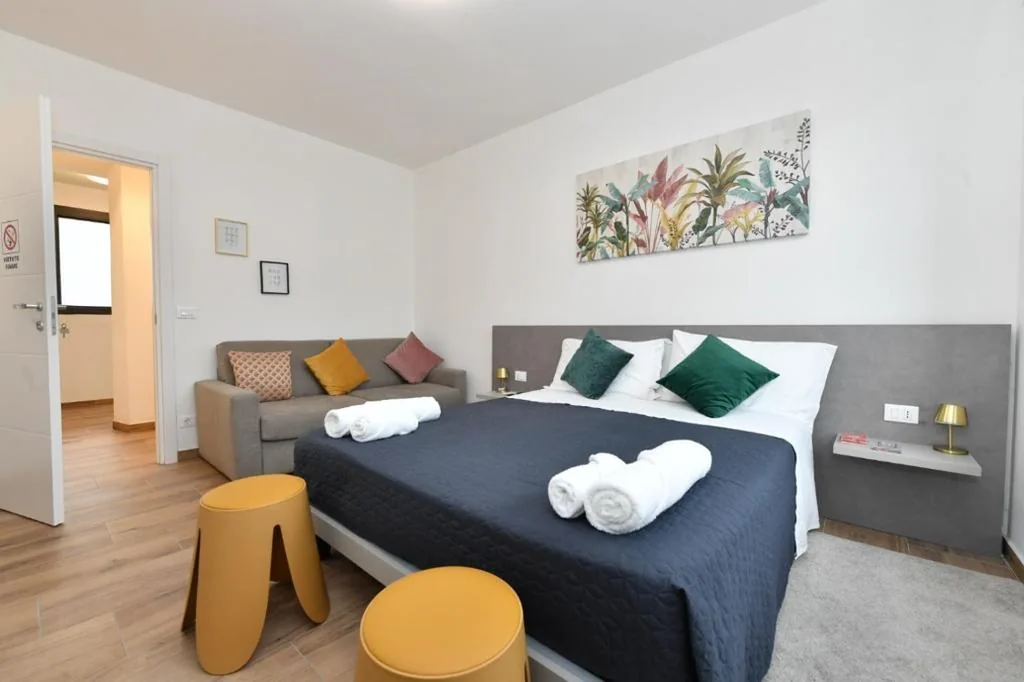Deluxe Room (2 Adults + 1 Child) — Mondeo B&B