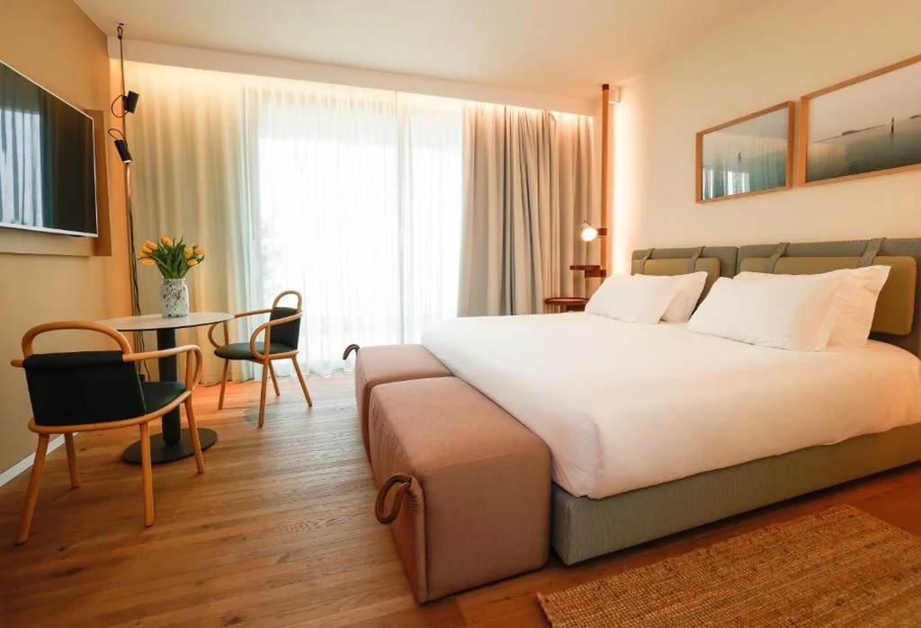 Camera Deluxe Matrimoniale con Vista Mare — Laguna Faro Suites – Adults Only