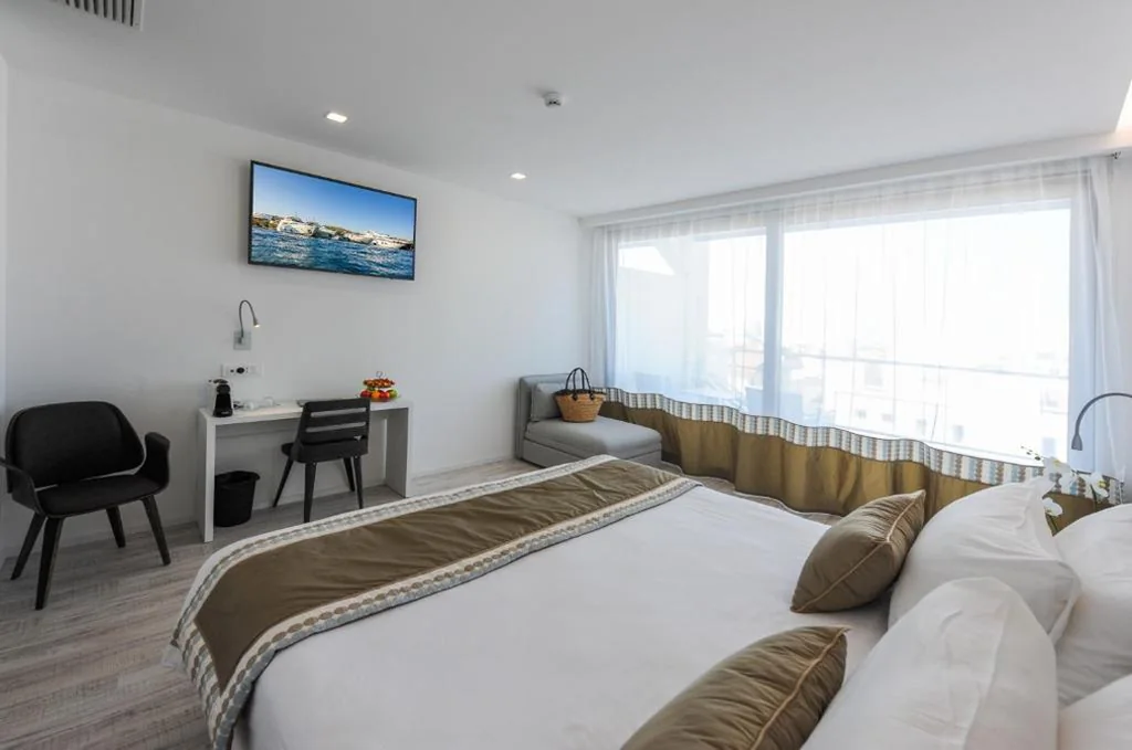 Deluxe Double/Twin Room with Balcony and Beach Access — Bellini Relais