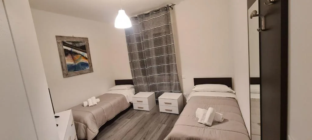 Double Room with Single Beds and External Private Bathroom — Affittacamere cosulich