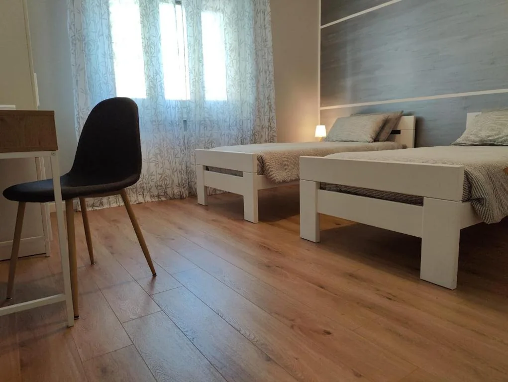 Camera Doppia con Letti Singoli con Bagno Privato Esterno — Bed and Breakfast Cattinara