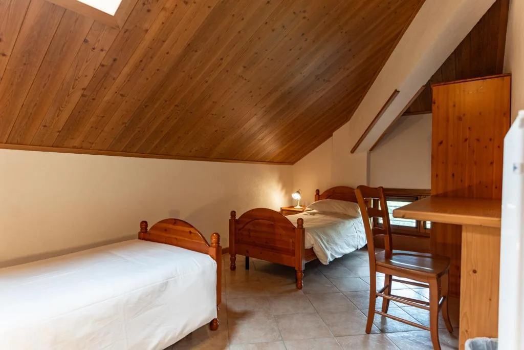 Camera Doppia con Letti Singoli con Bagno Privato Esterno — Hotel & Restaurant AL TRIVIO
