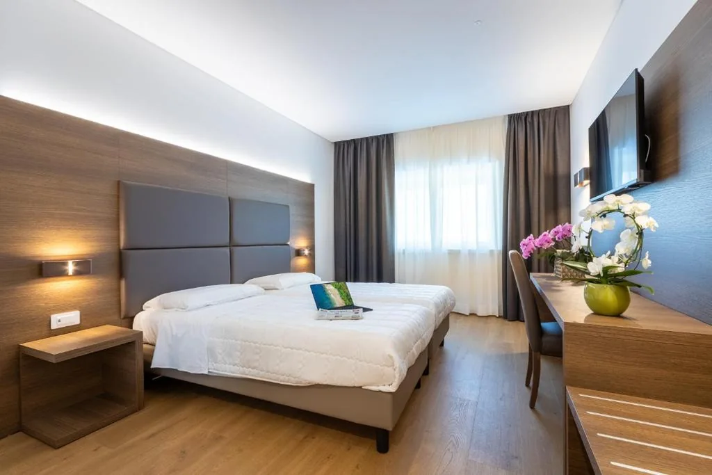 Twin Room with Single Beds and Private Bathroom — Park Hotel Gemona