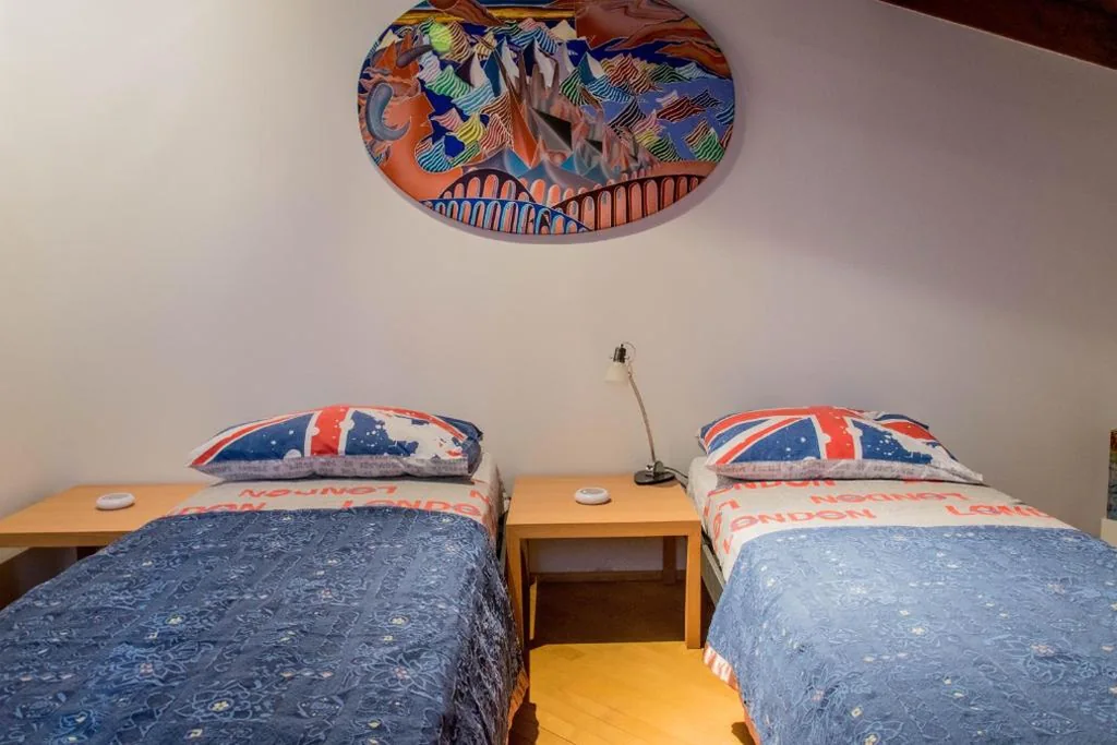 Camera Doppia con Letti Singoli e Bagno in Comune — B&B Ca’neva