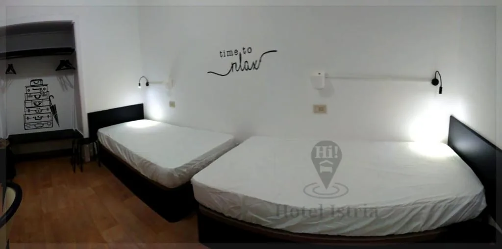 Twin Room with Shared Bathroom — Hotel Istria