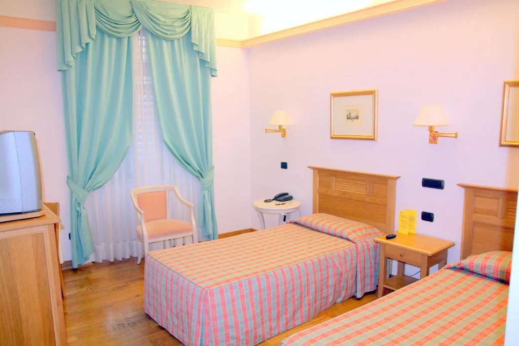 Twin Room — Grand Hotel Entourage – Palazzo Strassoldo