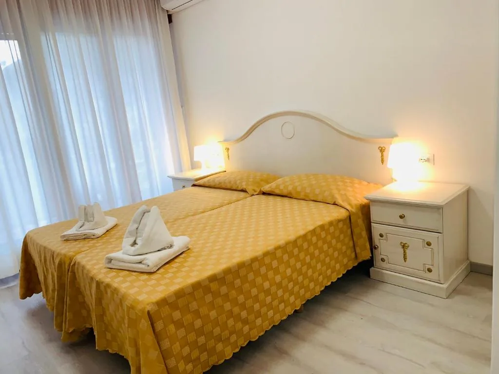 Camera Doppia con Letti Singoli — Hotel Adriaco