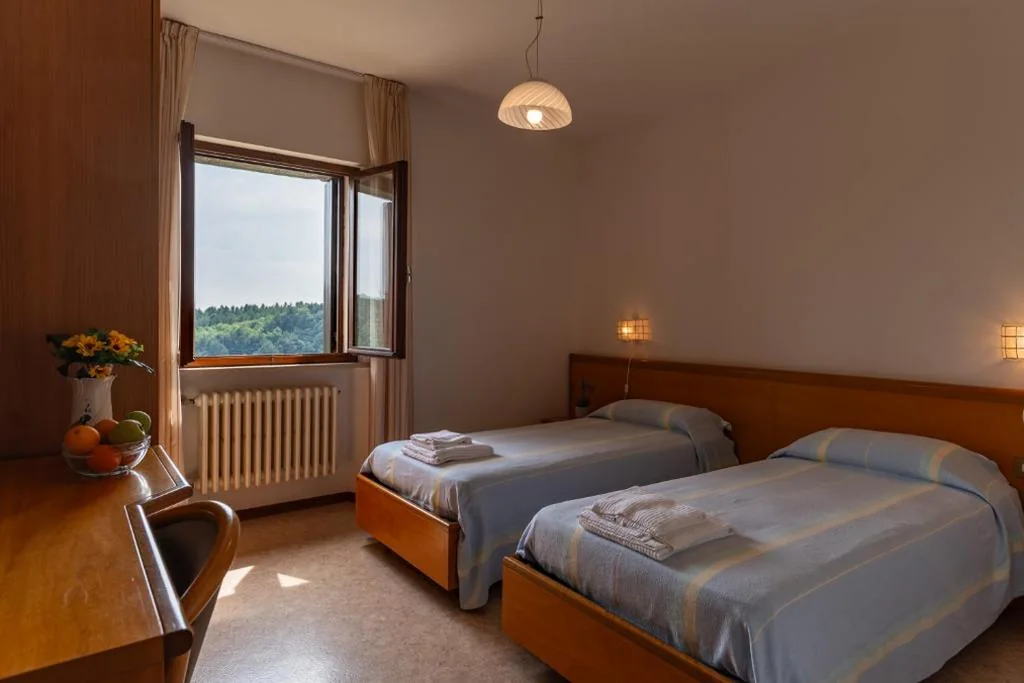 Camera Doppia con Letti Singoli — Hotel casa del pellegrino – Castelmonte