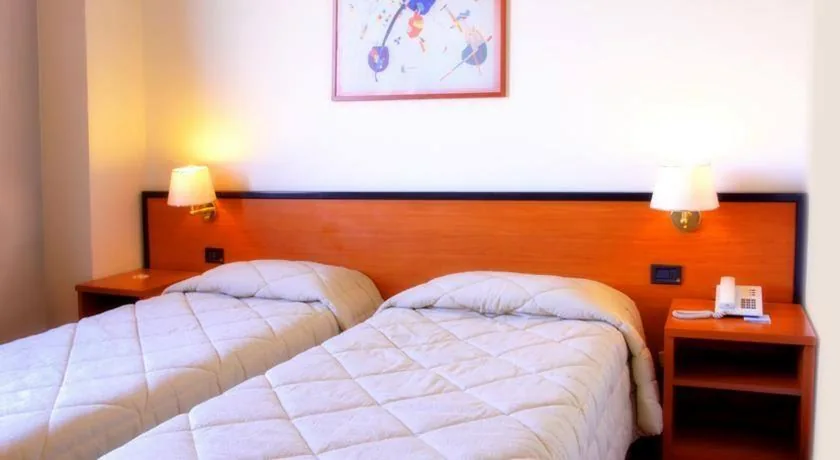 Camera Doppia con Letti Singoli — Hotel Executive Meeting & Events