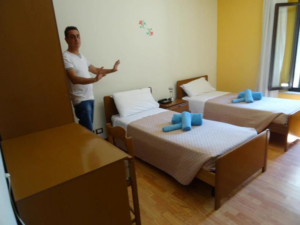 Camera Doppia con Letti Singoli — Hotel Galles