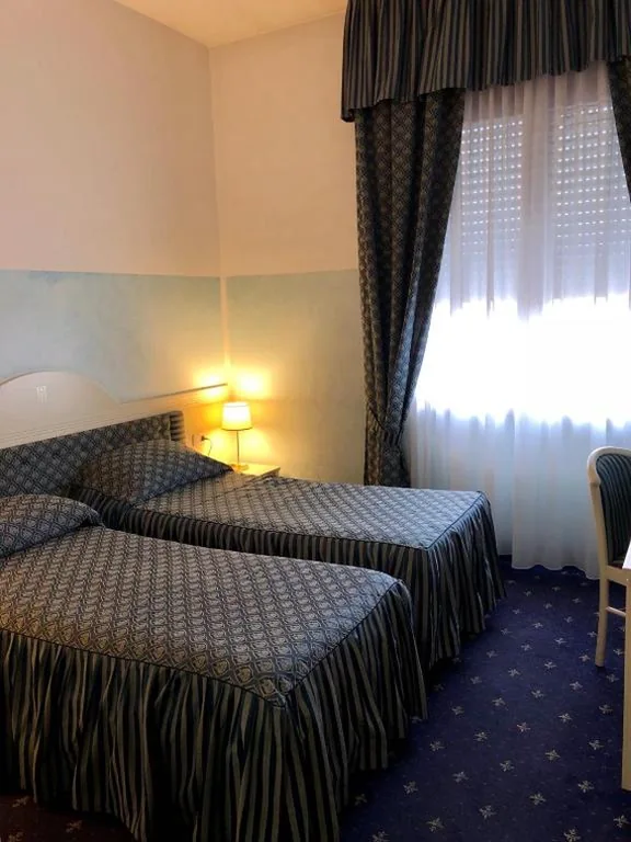 Camera Doppia con Letti Singoli — Hotel Internazionale Gorizia
