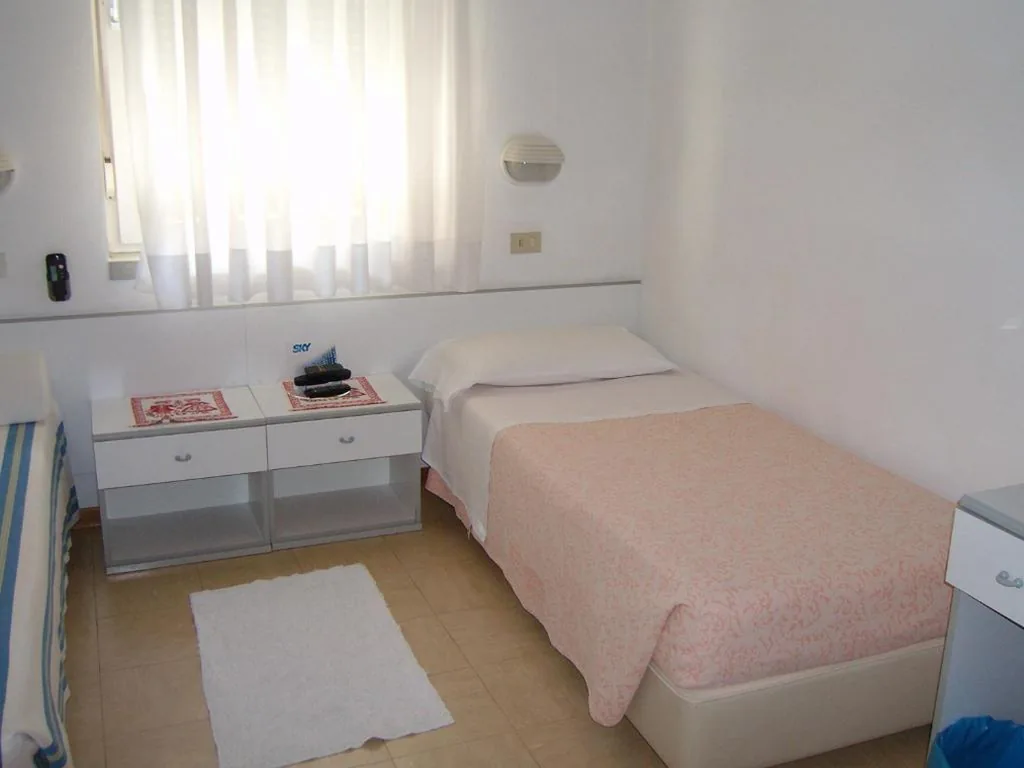 Camera Doppia con Letti Singoli — Hotel Villa Carla