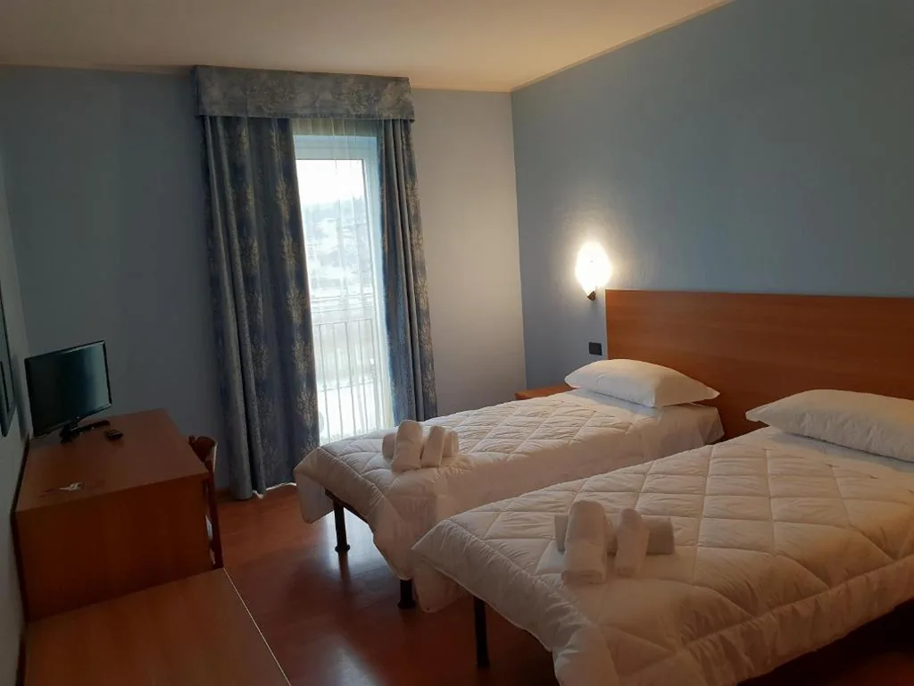 Double Room with Single Beds — Risthotel Airport