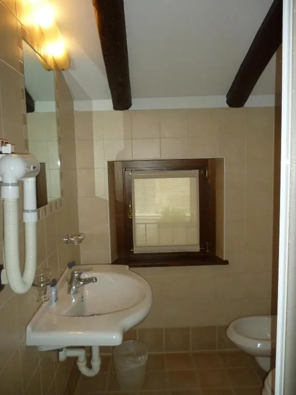 Camera Doppia Uso Singola con Letto alla Francese — Hotel Quo Vadis