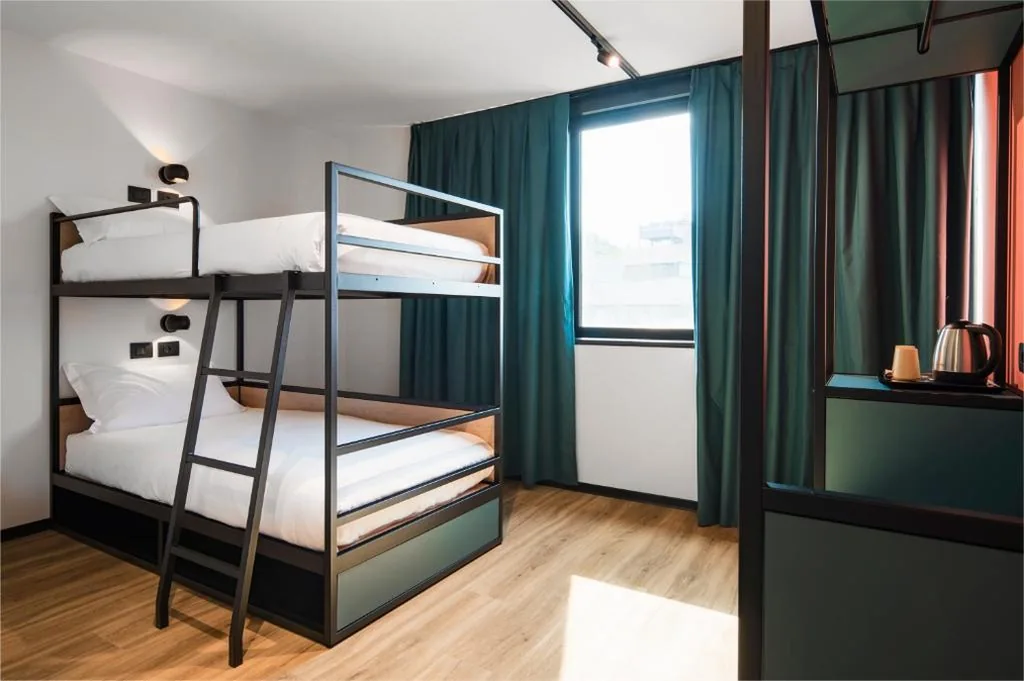 Economy Twin Room — CX Trieste Giulia