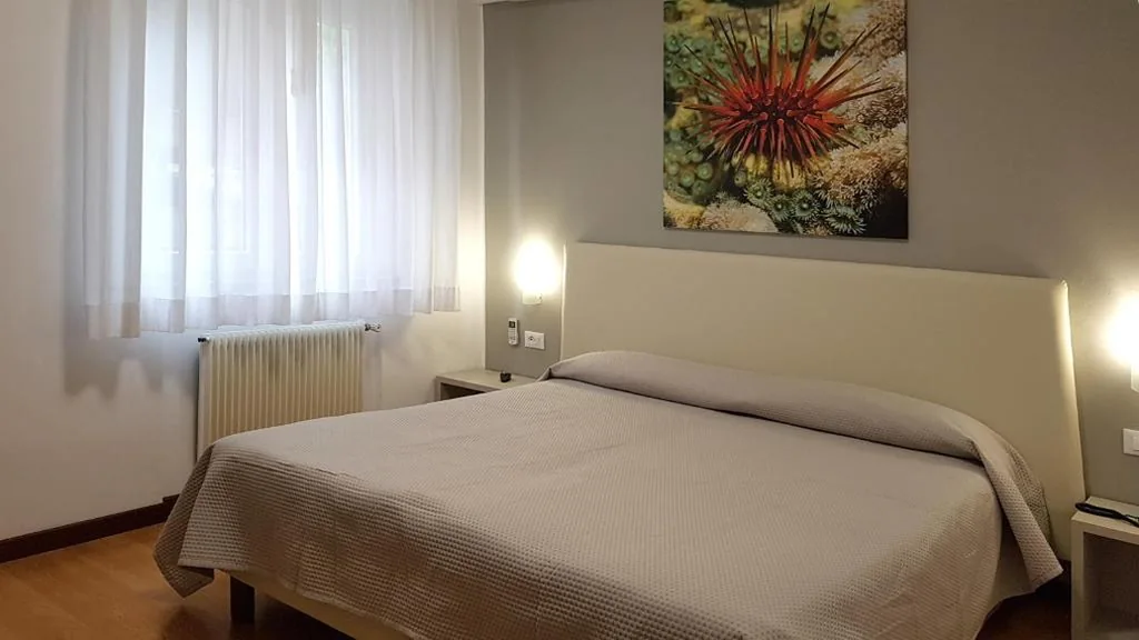 Economy Double/Twin Room — Hotel Carol