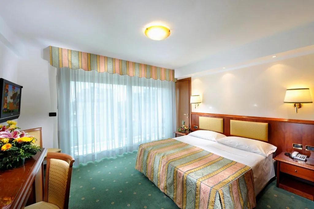 Camera Familiare (2 Adulti + 2 Bambini) — Hotel Vittoria