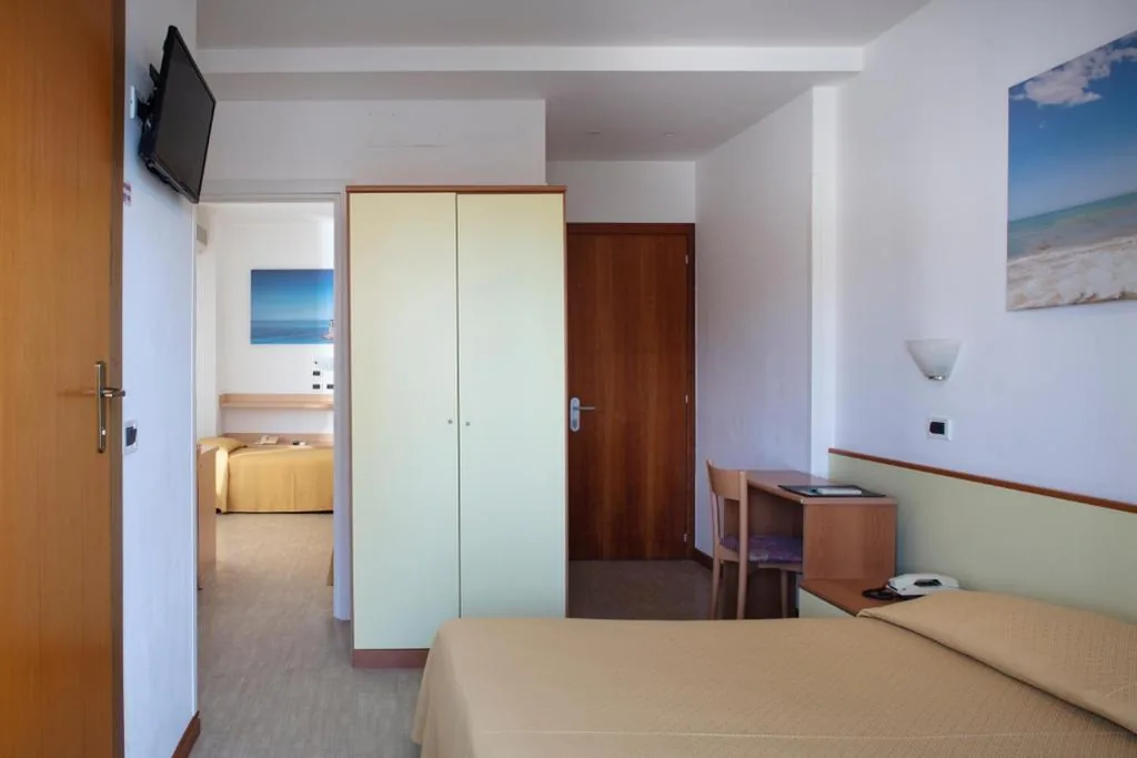 Camera Familiare con Bagno in Comune — Hotel Pelikan