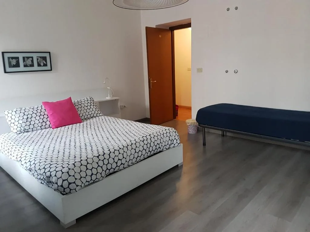 Camera Familiare con Bagno Privato — B&B Porto Vecchio ROOMS – Stazione Centrale Trieste