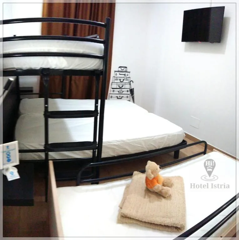 Family Room with Private Bathroom — Hotel Istria