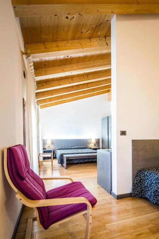 Camera Familiare con Balcone — Hotel La Pergola