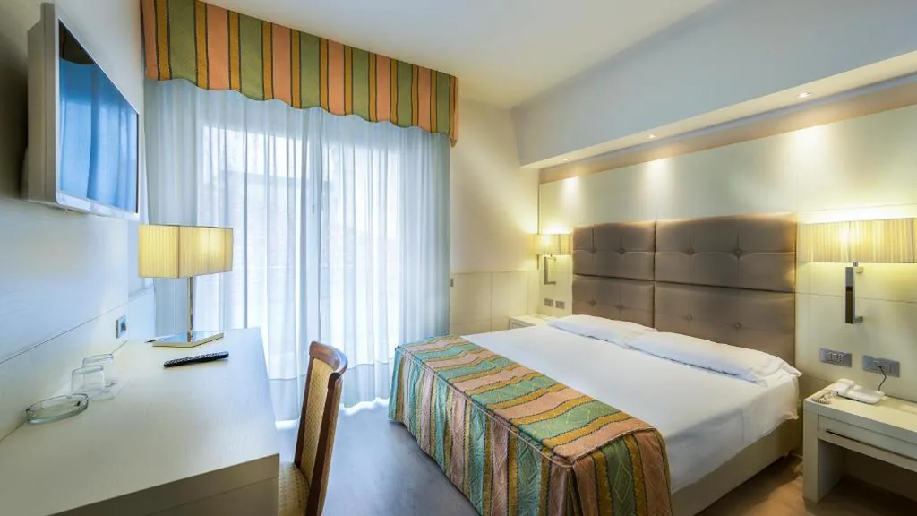 Camera Familiare con Vista Mare Laterale — Hotel Vittoria