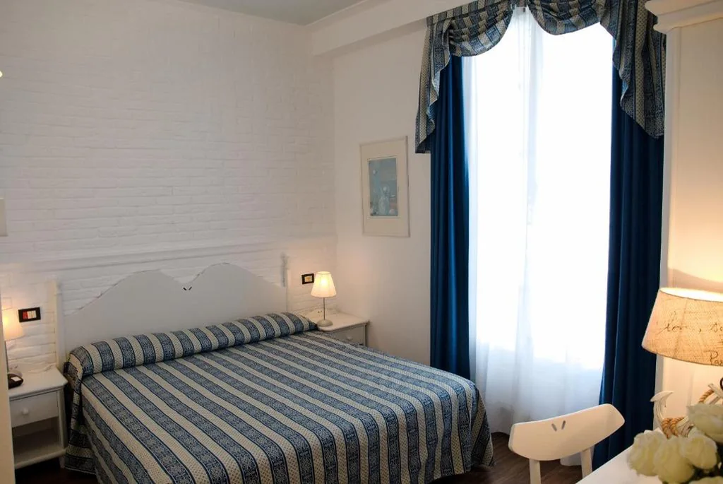 Camera Flessibile — Hotel La Goletta