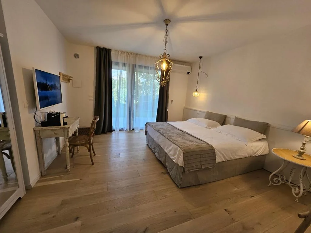 Camera King con Vista Montagne — GiardinidiEva B&B