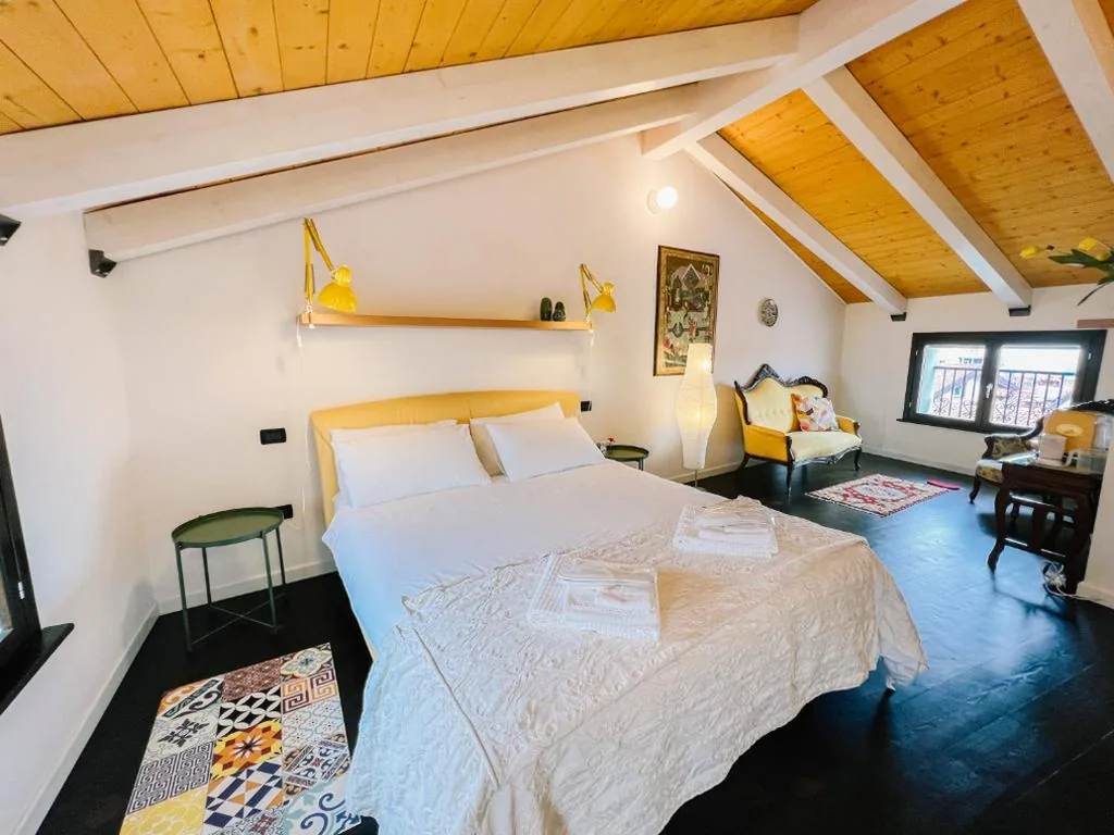 King Deluxe Room — CRUdiS Luxury rooms