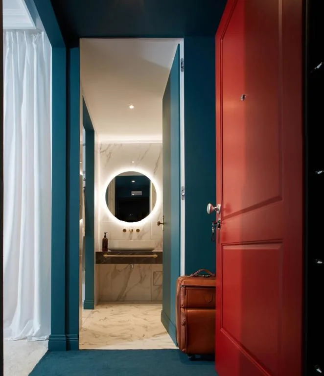 Camera King Deluxe — The Townhouse