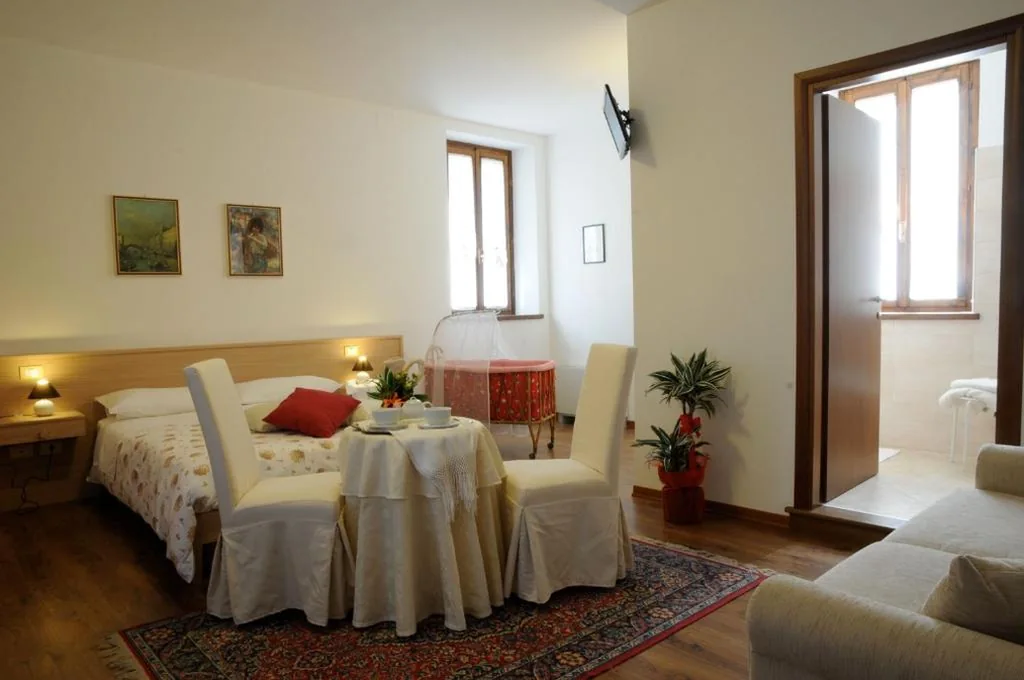King Standard Room — Casa Pellis